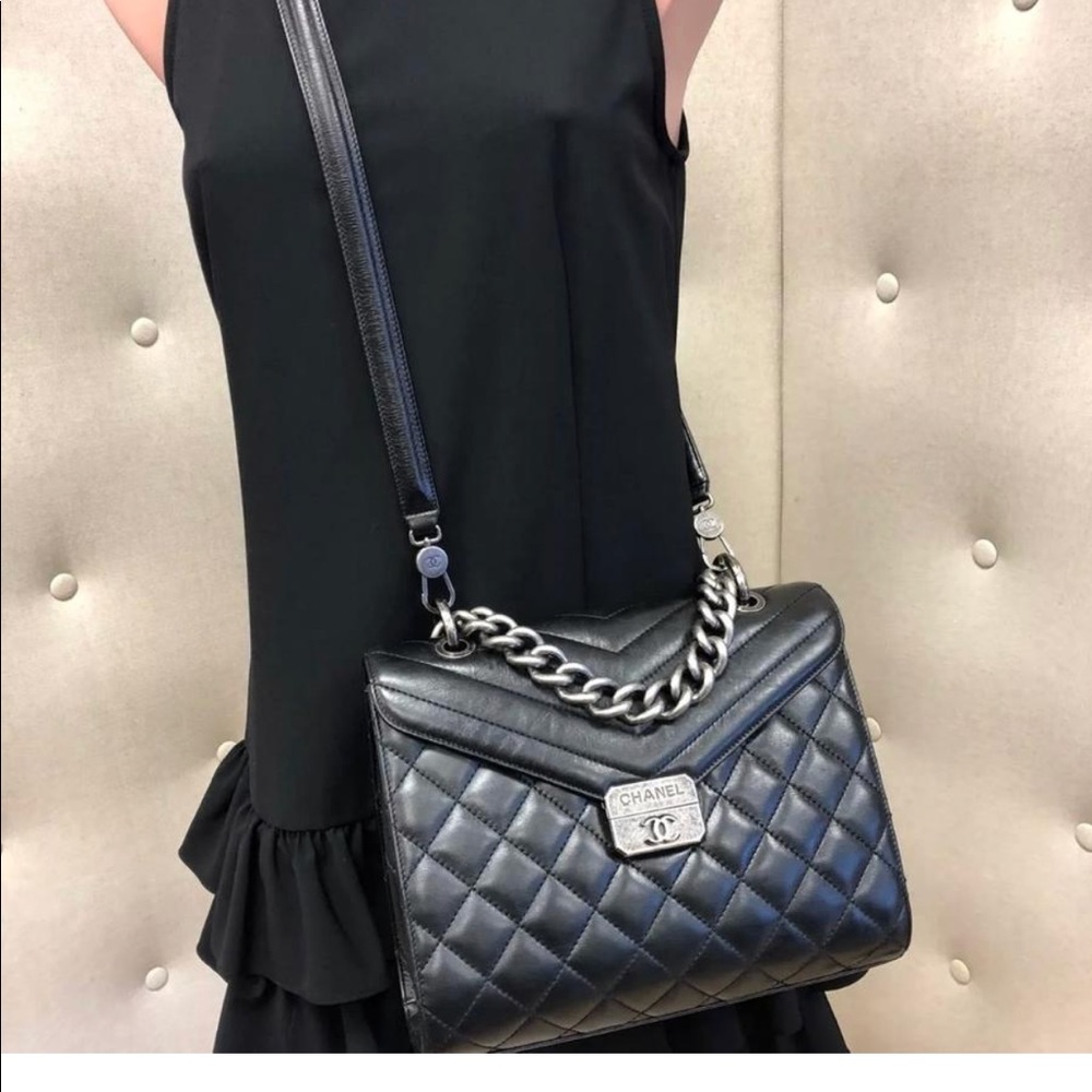 ♦️sola♦️Chanel Mad About Quilted Black Leather Han